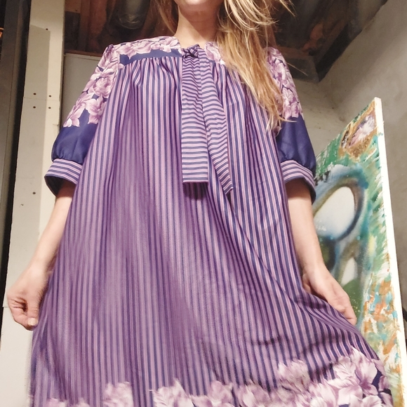 Kitschy 1960's striped floral housedress ~ mumuu ~ loungewear w/ b… - Picture 6 of 16